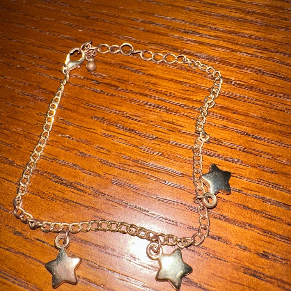 Elegant Gold Star Charm Bracelet